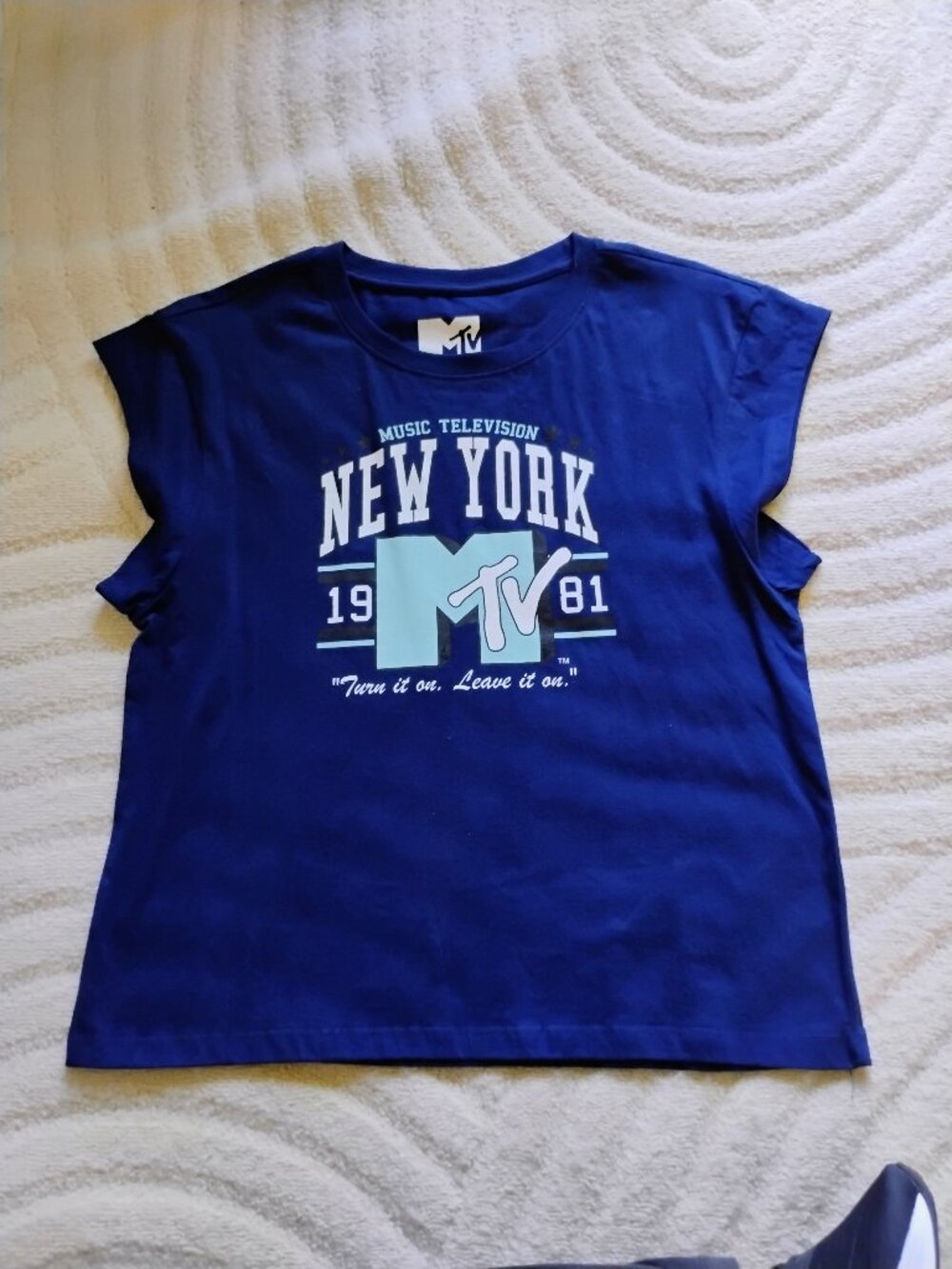 New MTV T Shirt Medium